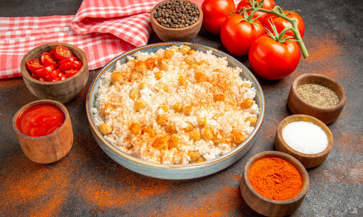 Нежный плов без мяса с нутом и черносливом.