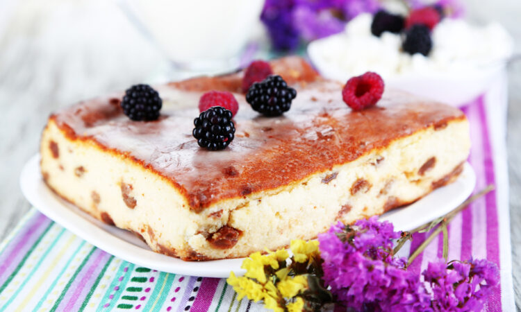 Ніжна сирна запіканка з ізюмом: ідеальна до чаю