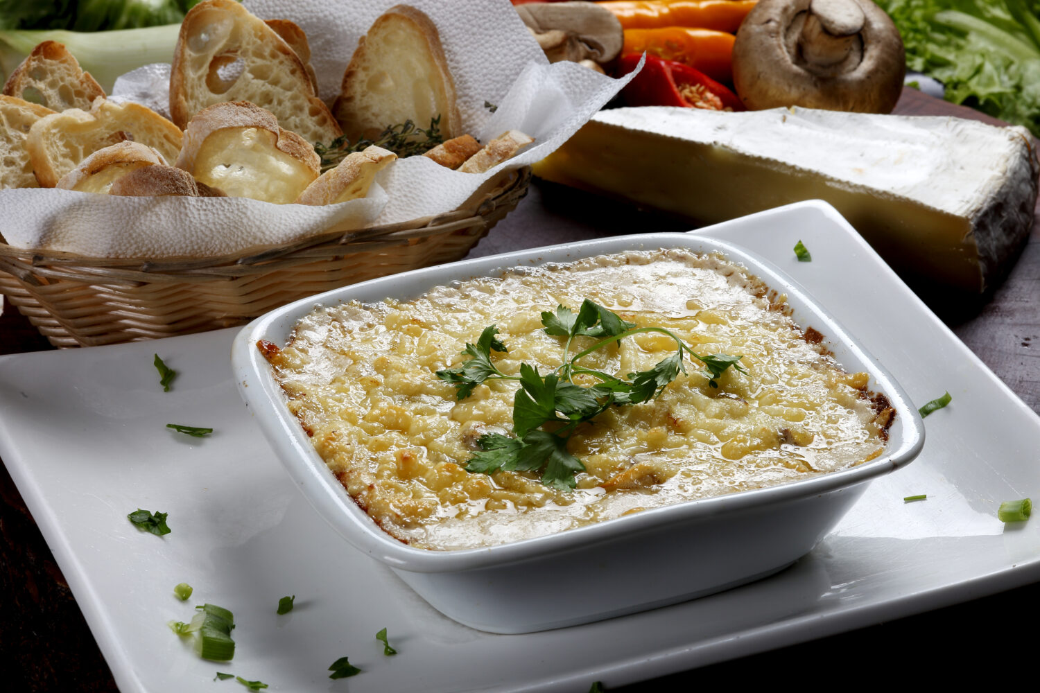 Апетитний жульєн з картоплею та грибами: легкий рецепт для сімейного обіду