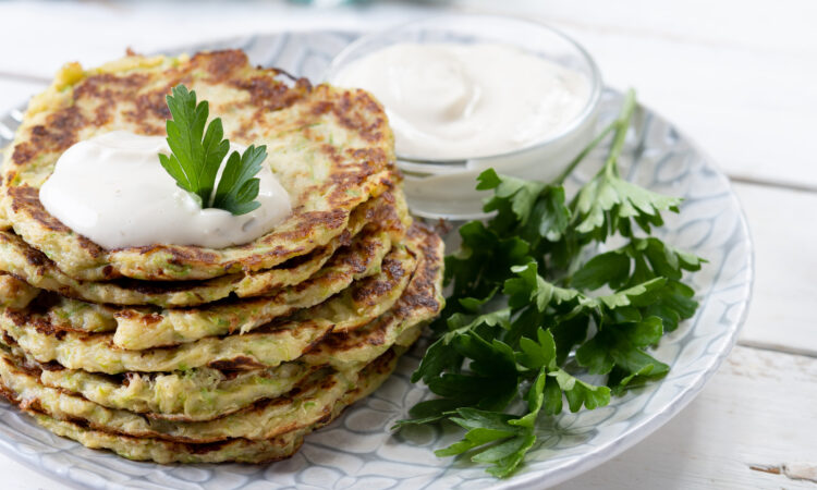 Смачний кабачковий торт з овочевою начинкою