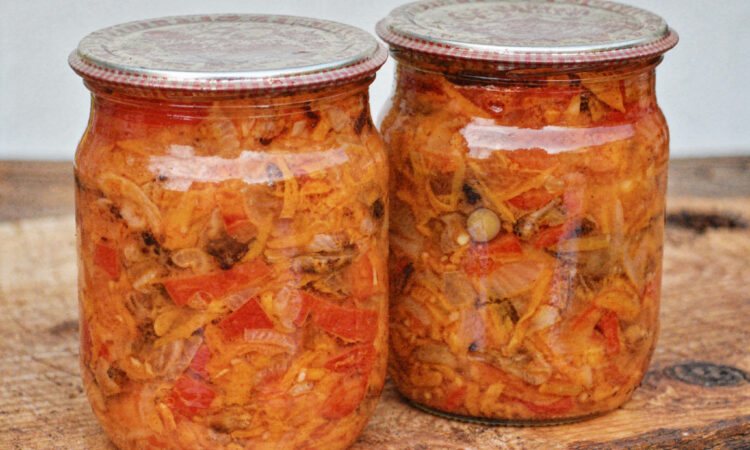 Смачний зимовий салат з грибами: простий рецепт