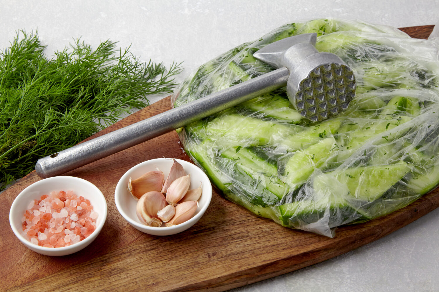 Быстрые малосольные огурцы в пакете