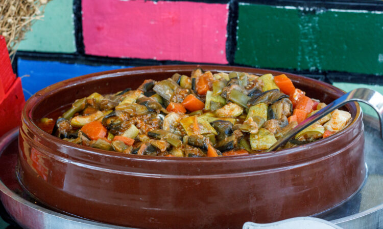 Ароматний аджапсандал: овочеве рагу з баклажанів та перцю