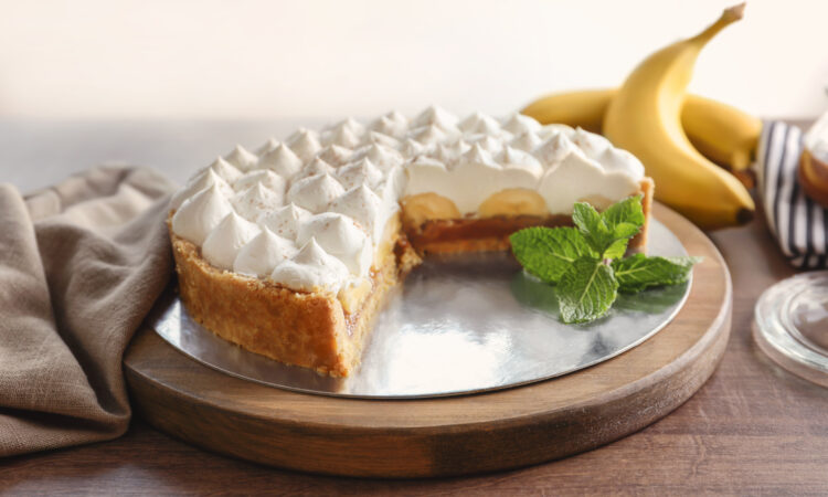 Неймовірний банановий торт без випічки: швидкий десерт для всієї родини