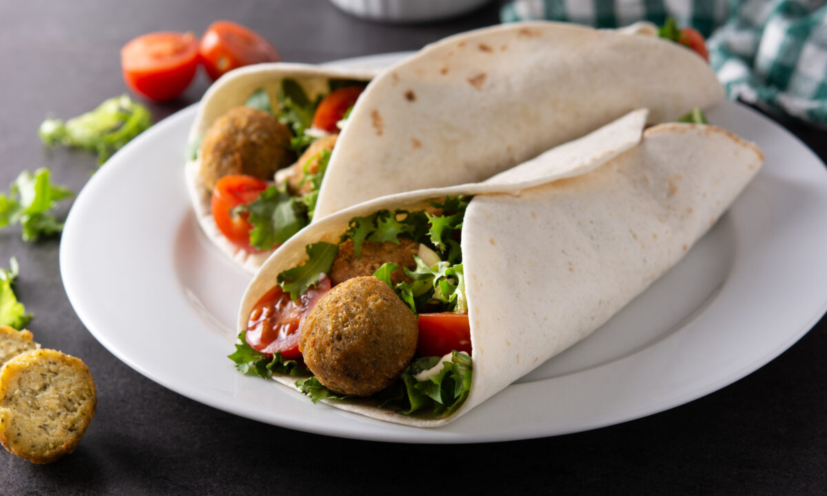 Домашний лаваш с фалафелем: сытный обед за 30 минут
