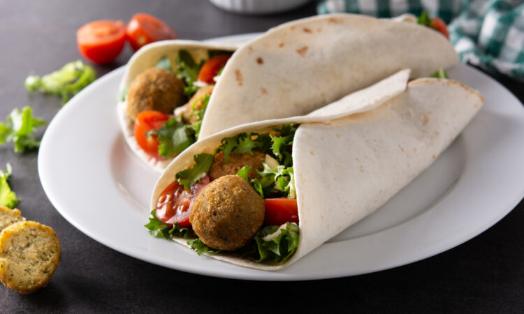 Домашній лаваш з фалафелем: ситний обід за 30 хвилин
