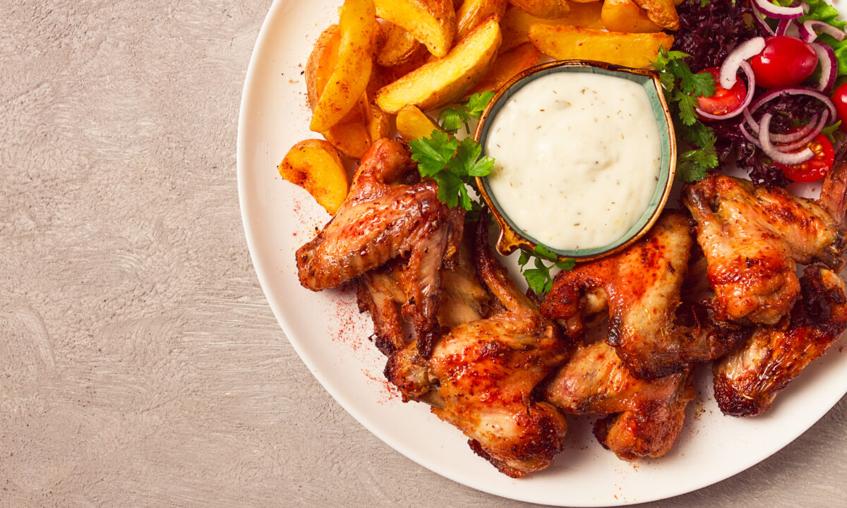 крылышки с картофелем