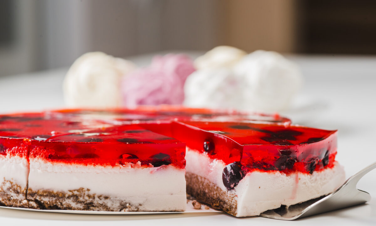 Освежающий желейный торт с фруктами: легкость и вкус