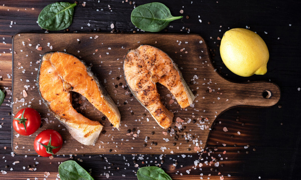 Сочный стейк из семги с кунжутом за 20 минут