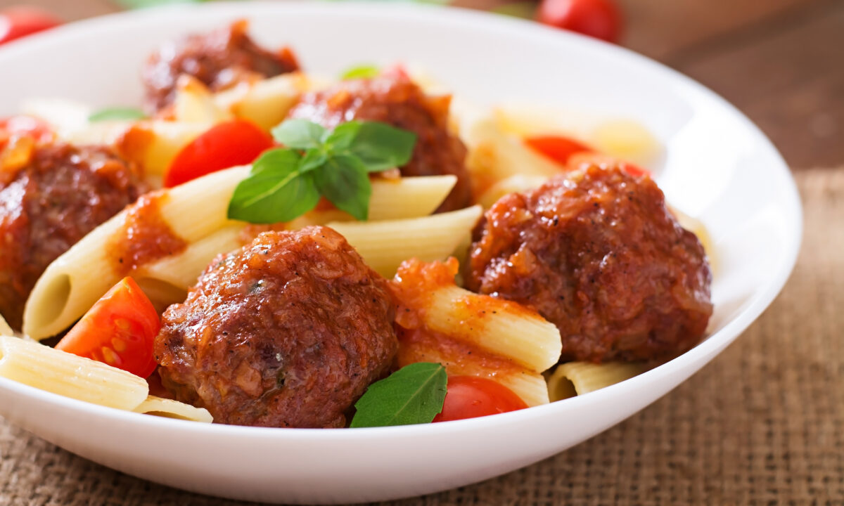 Легкие тефтели из говядины и курятины в мультиварке.