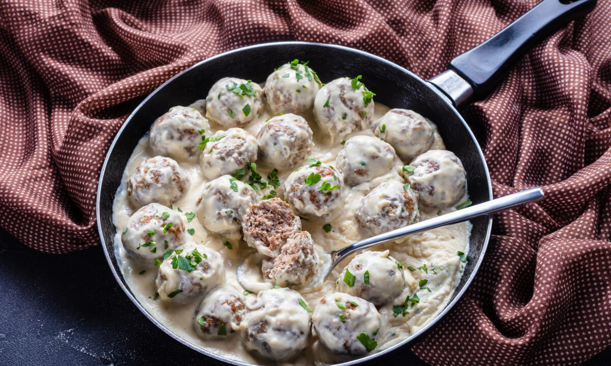 Сочные куриные тефтели в нежном сливочном соусе