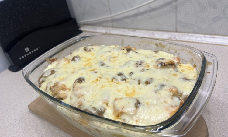 Рибна запіканка з лососем та овочами: ідеальний обід для всієї родини