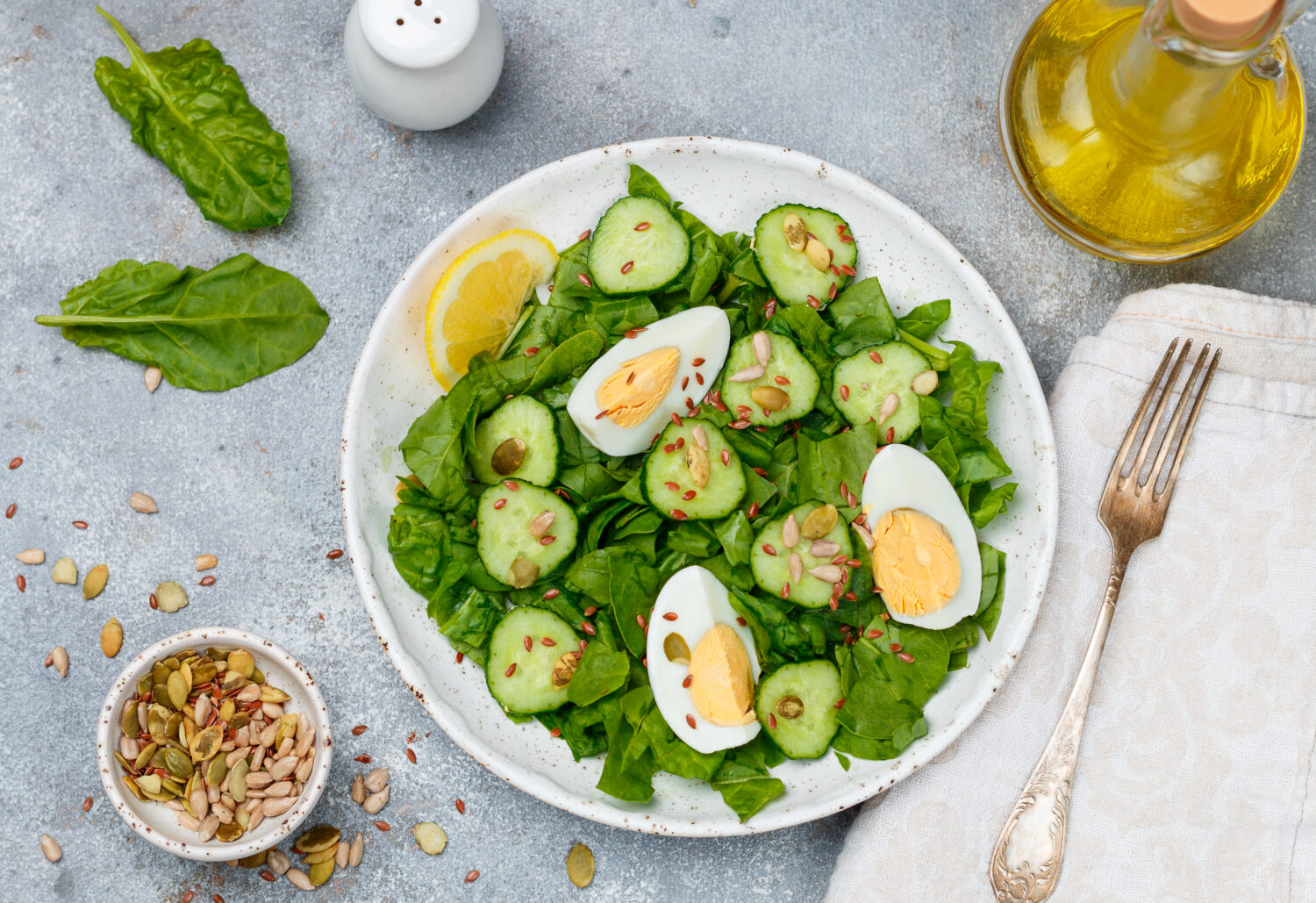 Свіжий салат "Легкий" з огірків та яєць за 15 хвилин