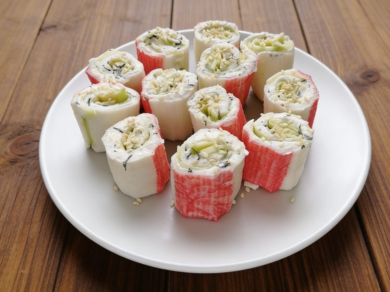 Рулетики з крабових паличок з огірком та авокадо: швидка закуска для свята