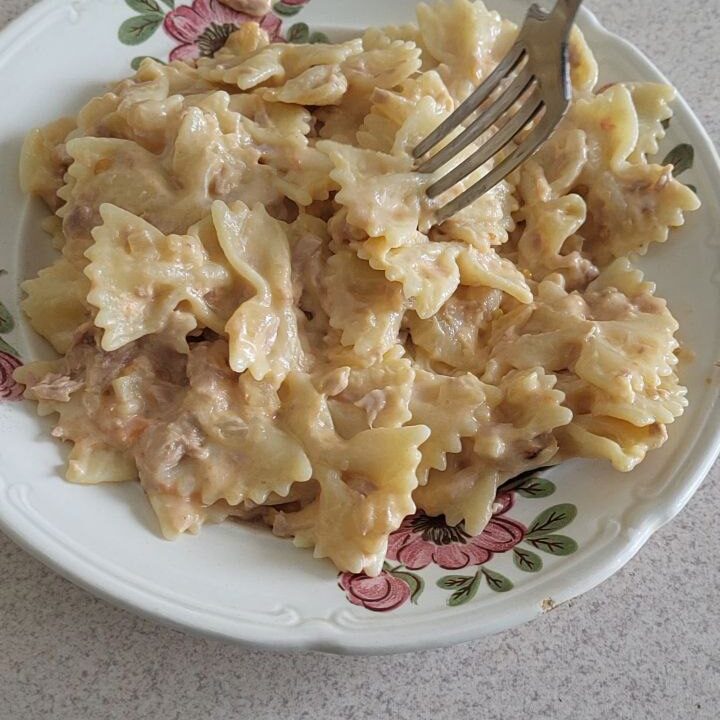 Макарони з тунцем