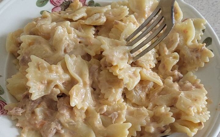 Макарони з тунцем