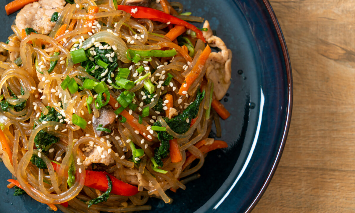 Смачна фунчоза з куркою та овочами за 30 хвилин