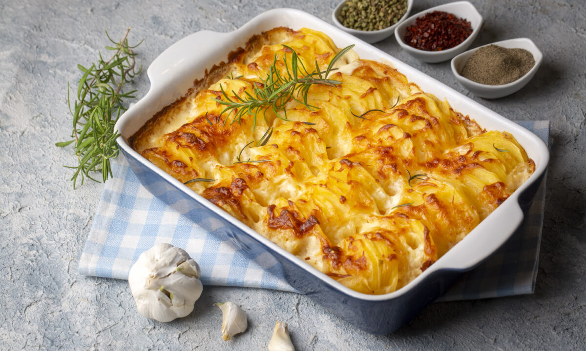 Гратен з куркою та беконом: ідеальна вечеря для гурманів