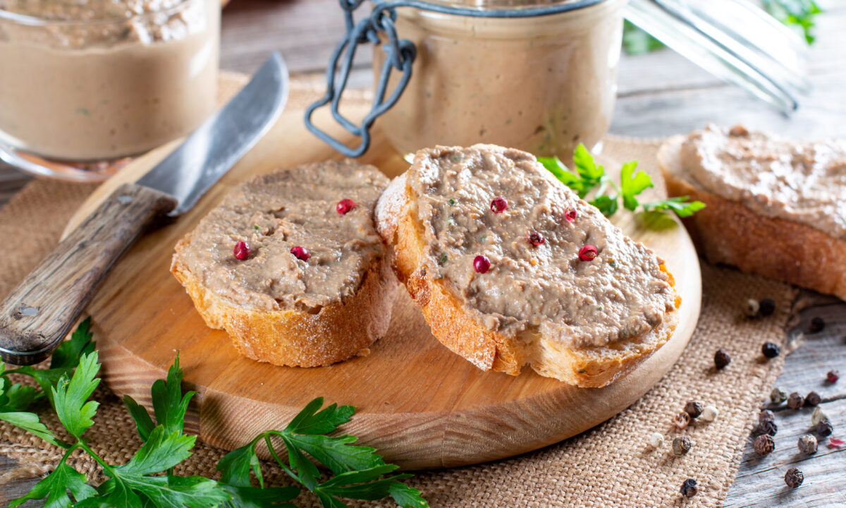 Поживний паштет з фасолі та горіхів: швидкий рецепт для буднів