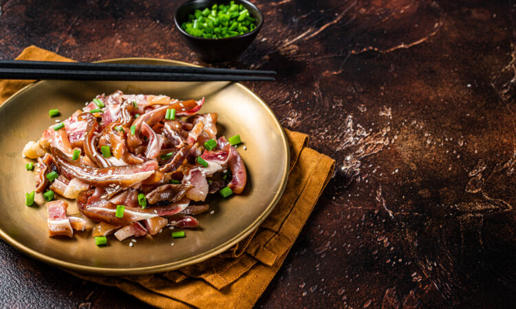 Хрусткі свинячі вушка по-корейськи: ідеальна закуска