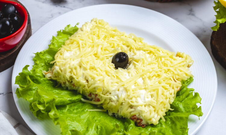 Простий слойоний салат з смаженими грибами