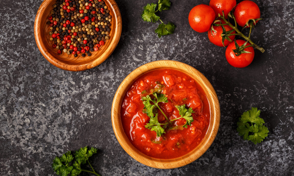 Ароматна томатна сальса з печених овочів