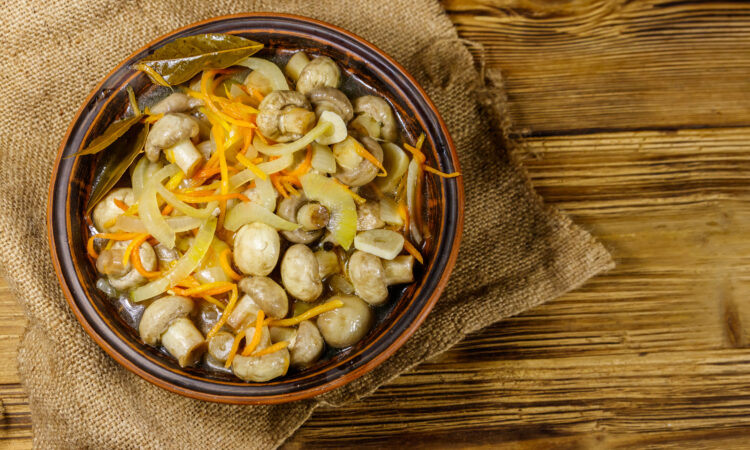 Пикантные маринованные шампиньоны по-корейски по простому рецепту