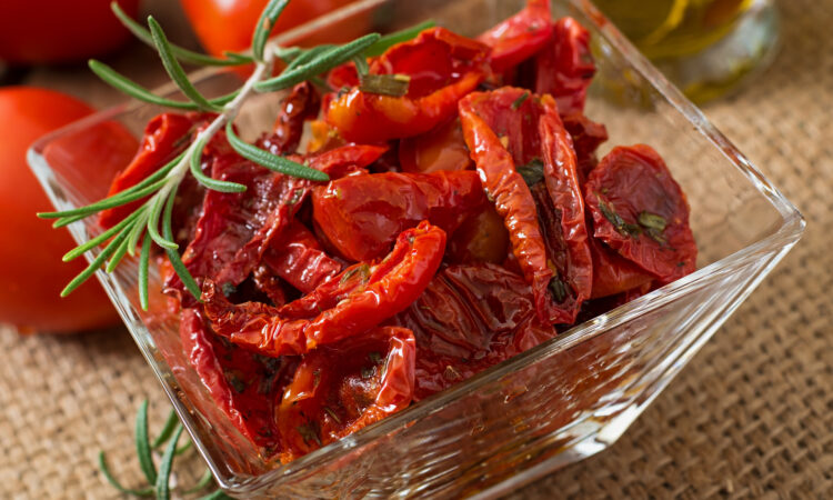 Домашні в'ялені помідори в сушарці: ароматний смак літа на вашій кухні