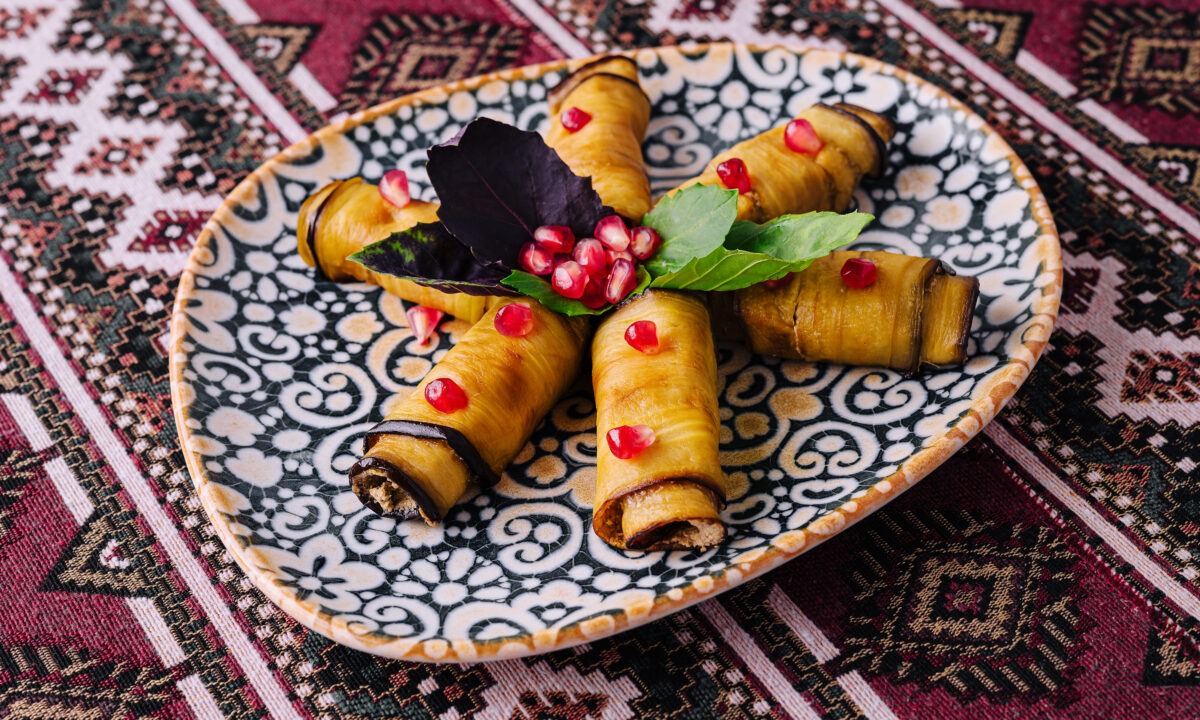 Баклажаны по-грузински с ореховой начинкой и гранатовыми зернами