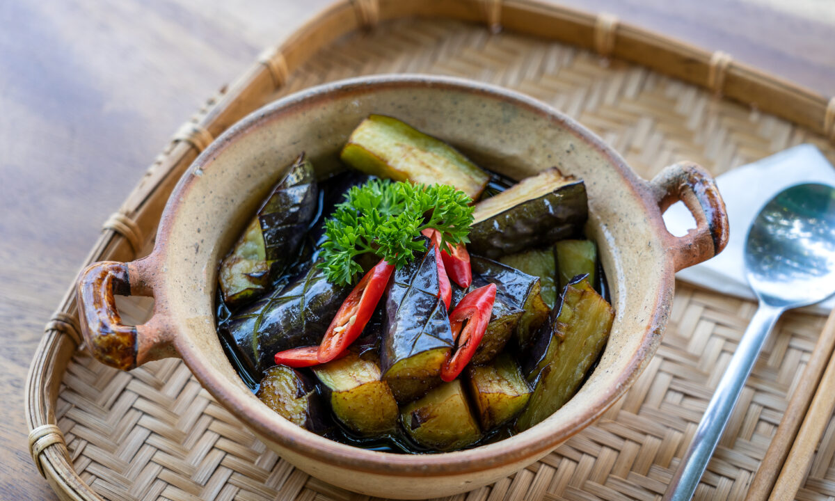 Вкусные квашеные баклажаны с овощами и пряностями