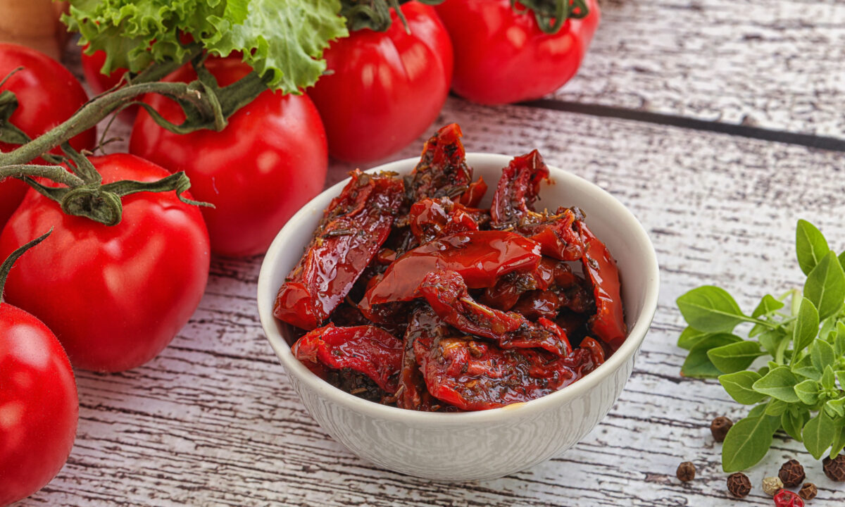 Сочные вяленые помидоры в духовке: идеальный домашний деликатес.