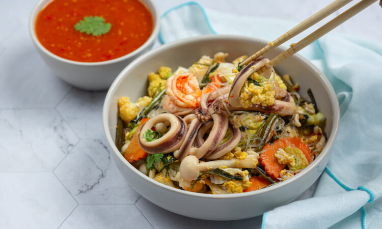 Фунчоза з морепродуктами: легка вечеря з азійським акцентом
