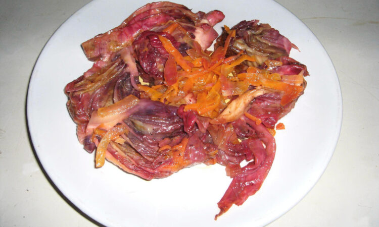 Маринований радіккіо: ідеальний гарнір за лічені хвилини