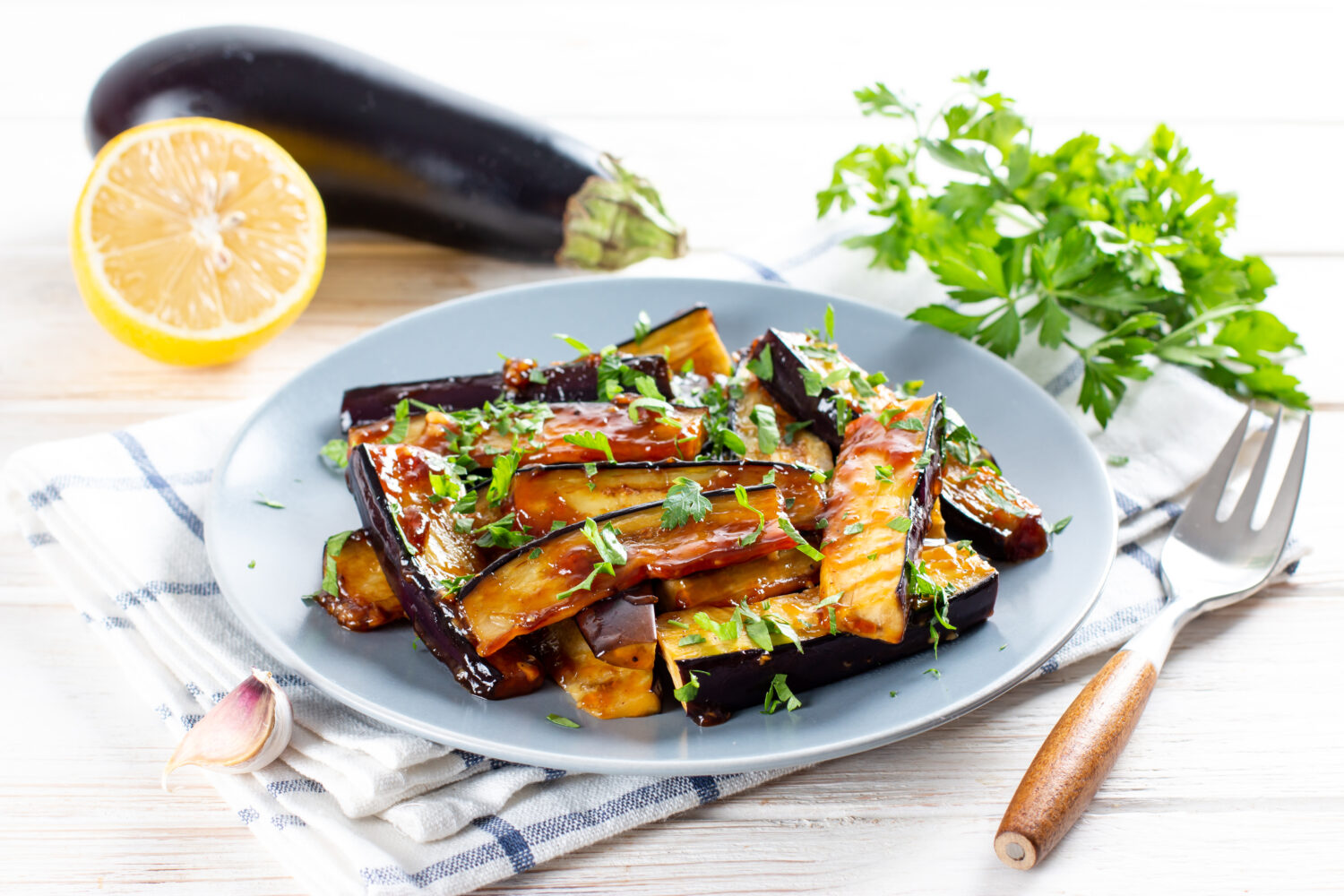 Смачні мариновані баклажани на швидку руку