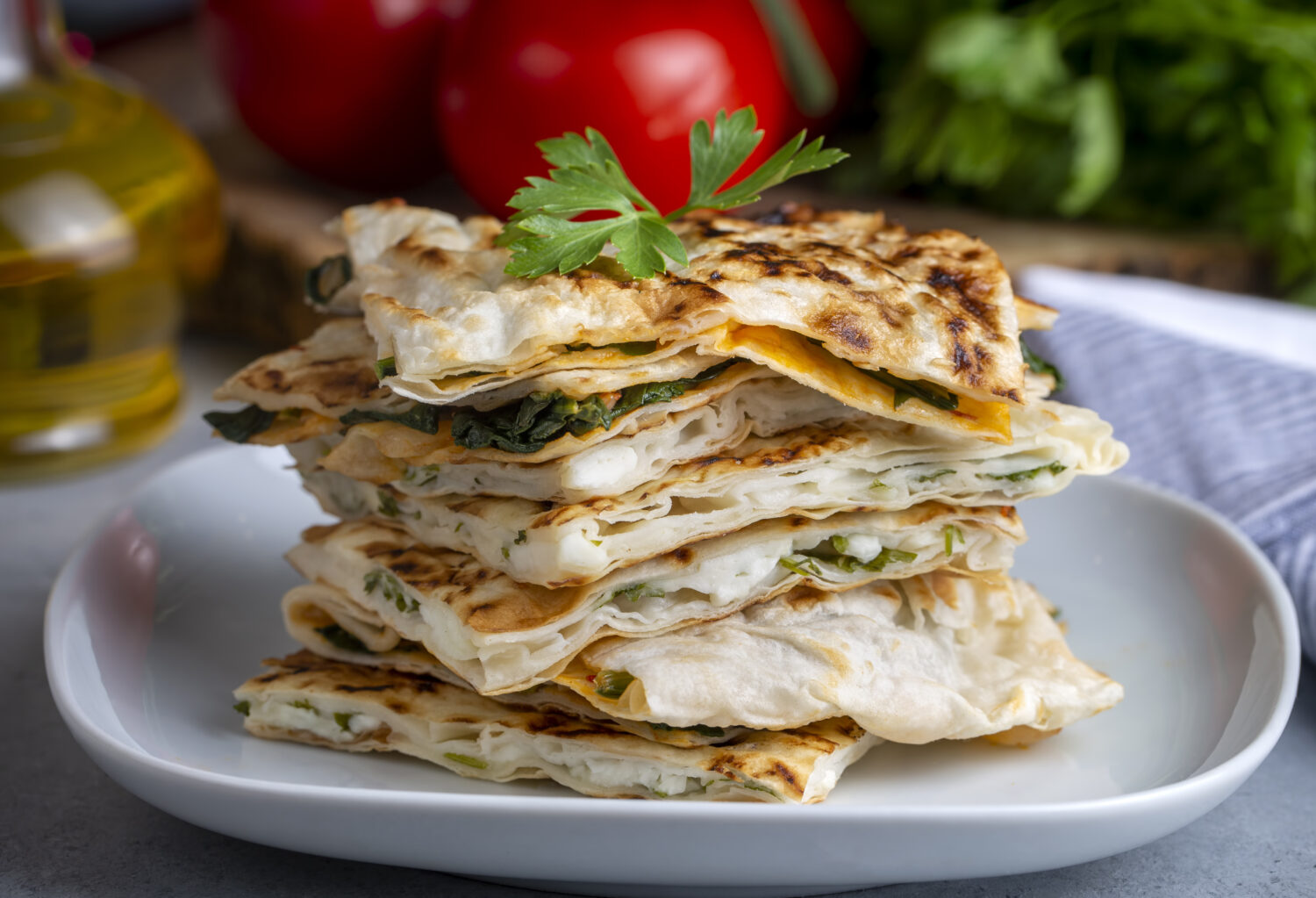 Хрусткі конвертики з лаваша з сиром та зеленню за лічені хвилини