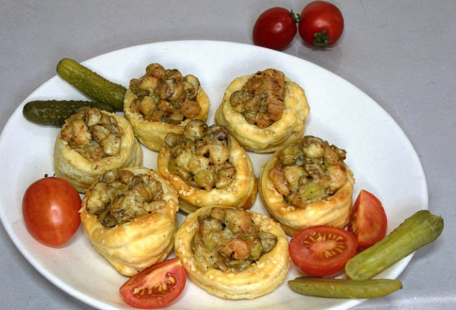 Витончені воловани з куркою та грибами для святкового столу