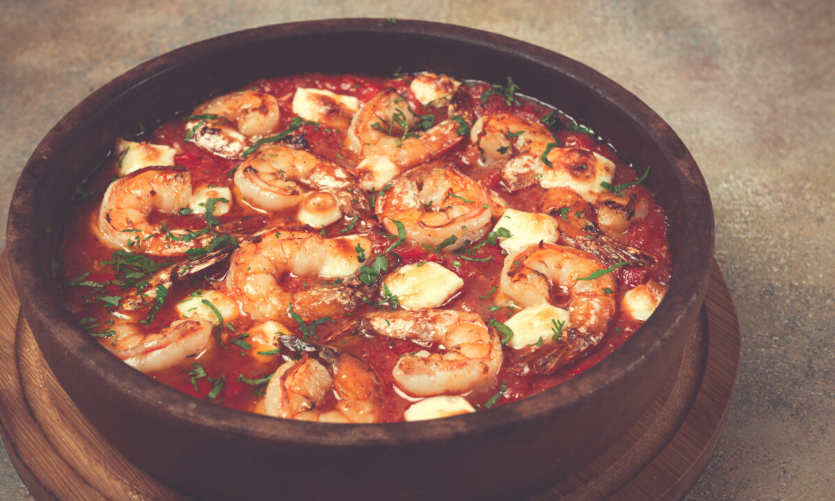 Саганаки с креветками и фетой: греческое наслаждение на вашем столе