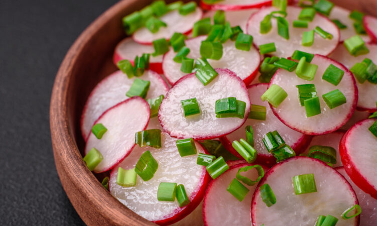 Маринована редиска: пікантна закуска за добу