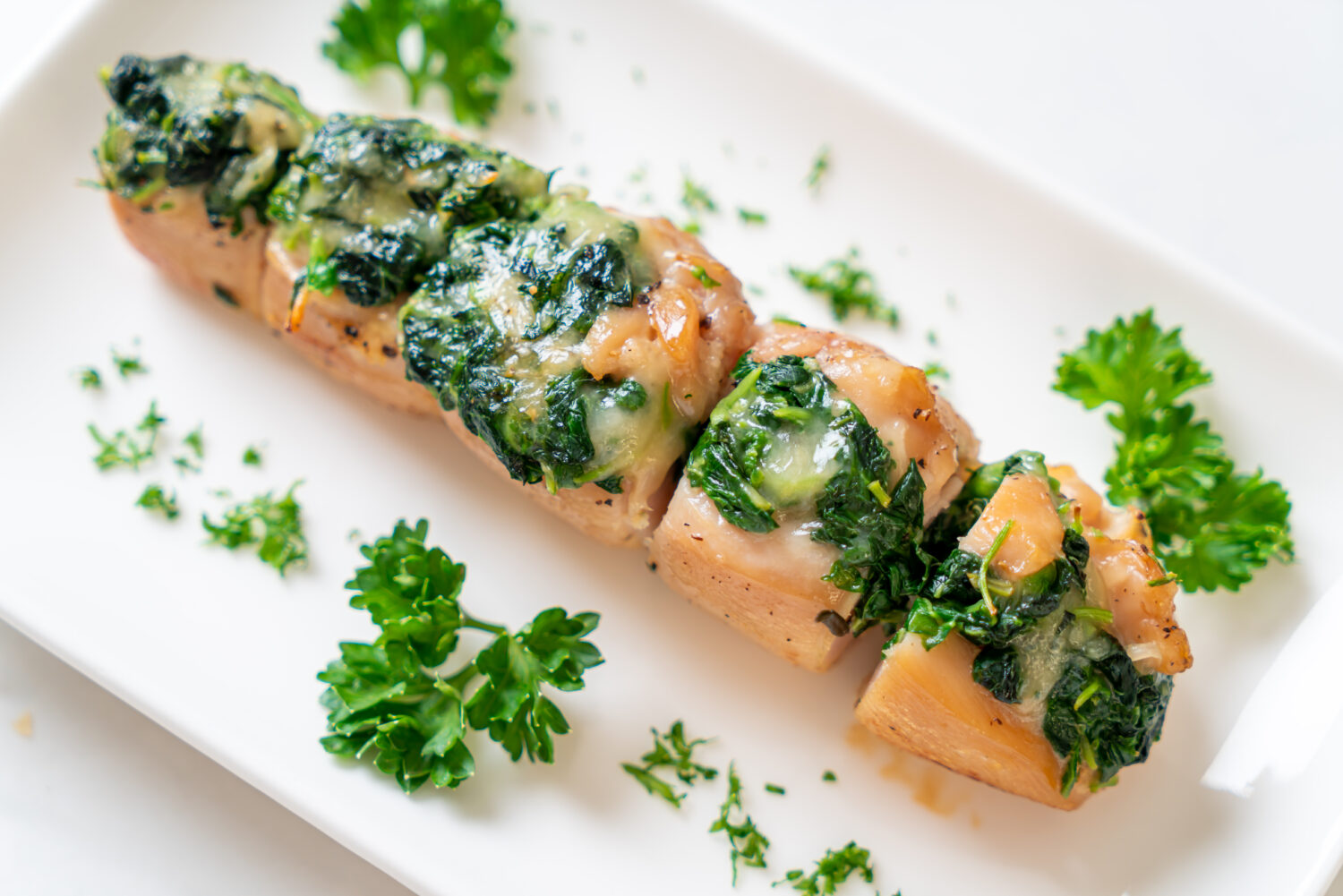 Нежные рыбные рулетики с грибами и сыром