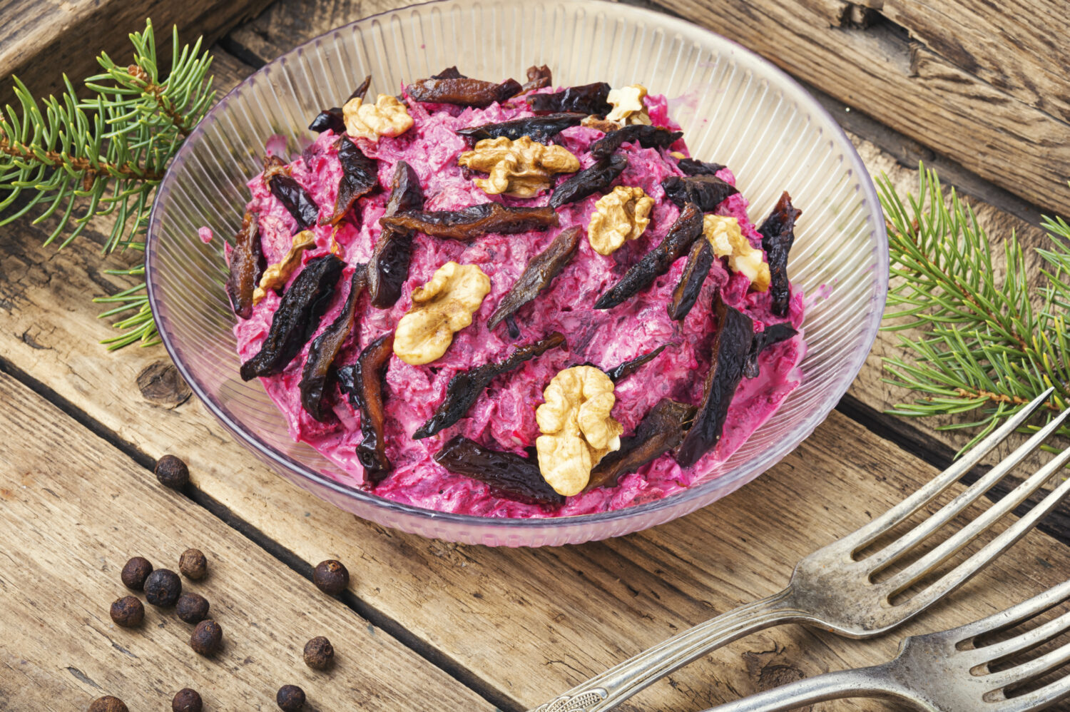 Королевский салат со свеклой и черносливом: легкость и польза каждый день